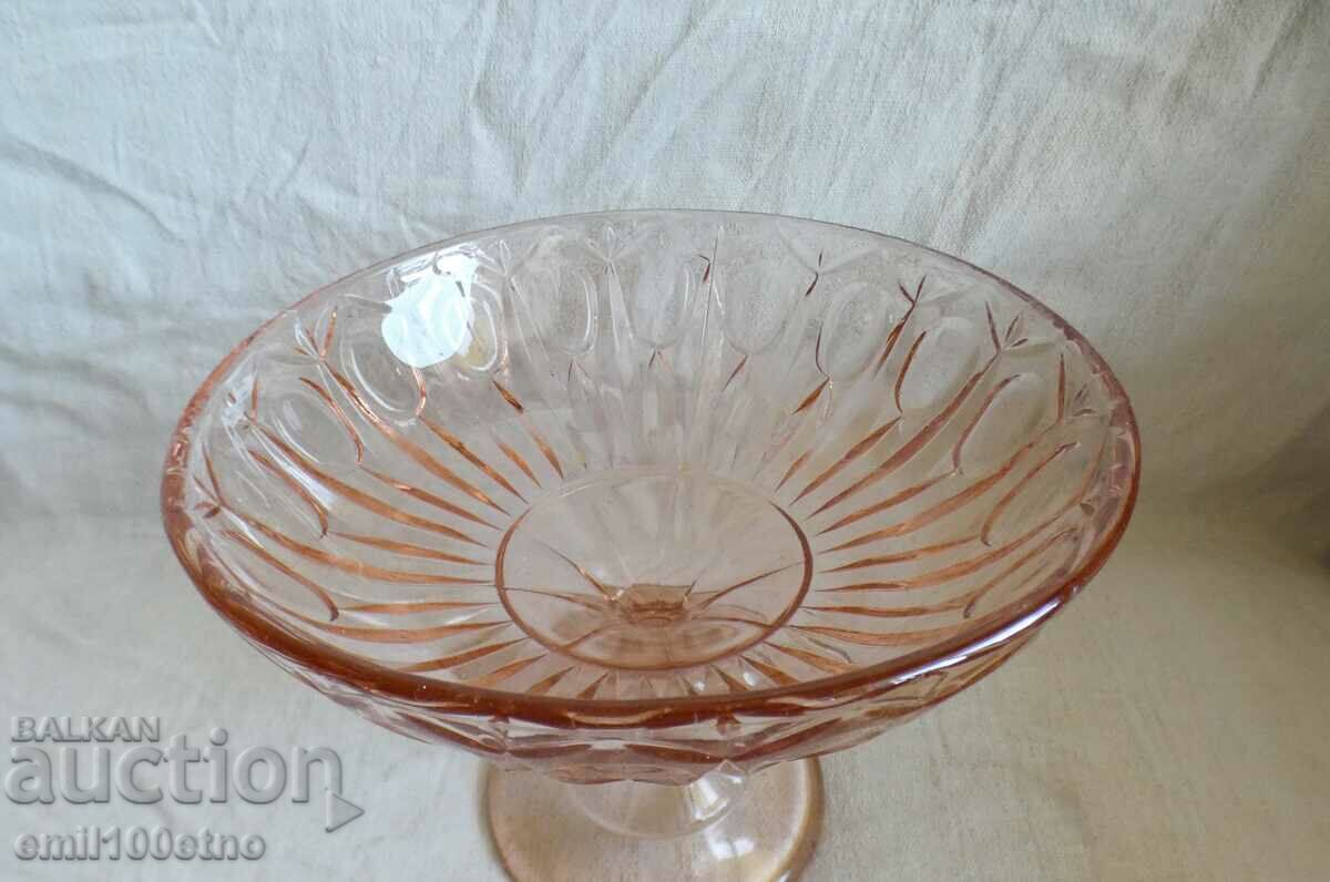 Fructei vechi din sticlă colorată frumos cu preț 16.00 BGN | € 8.18 Fructei vechi din sticlă colorată frumos cu preț 16.00 BGN | € 8.18