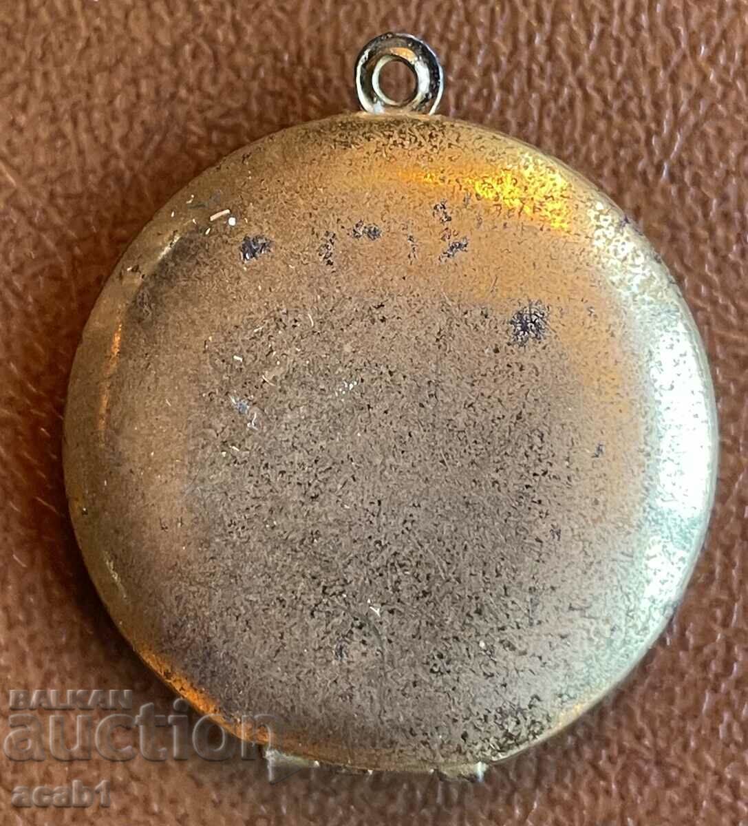 Medallion with space for photos with price 14.99 BGN | € 7.66 Medallion with space for photos with price 14.99 BGN | € 7.66