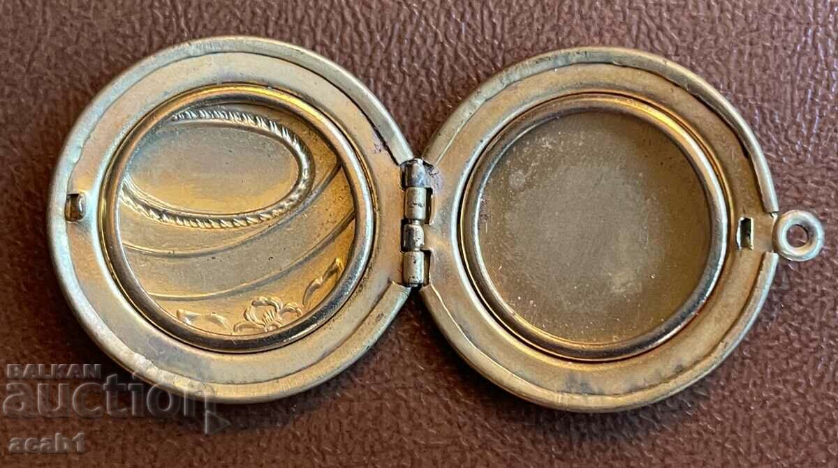 Auction Medallion with space for photos Auction Medallion with space for photos