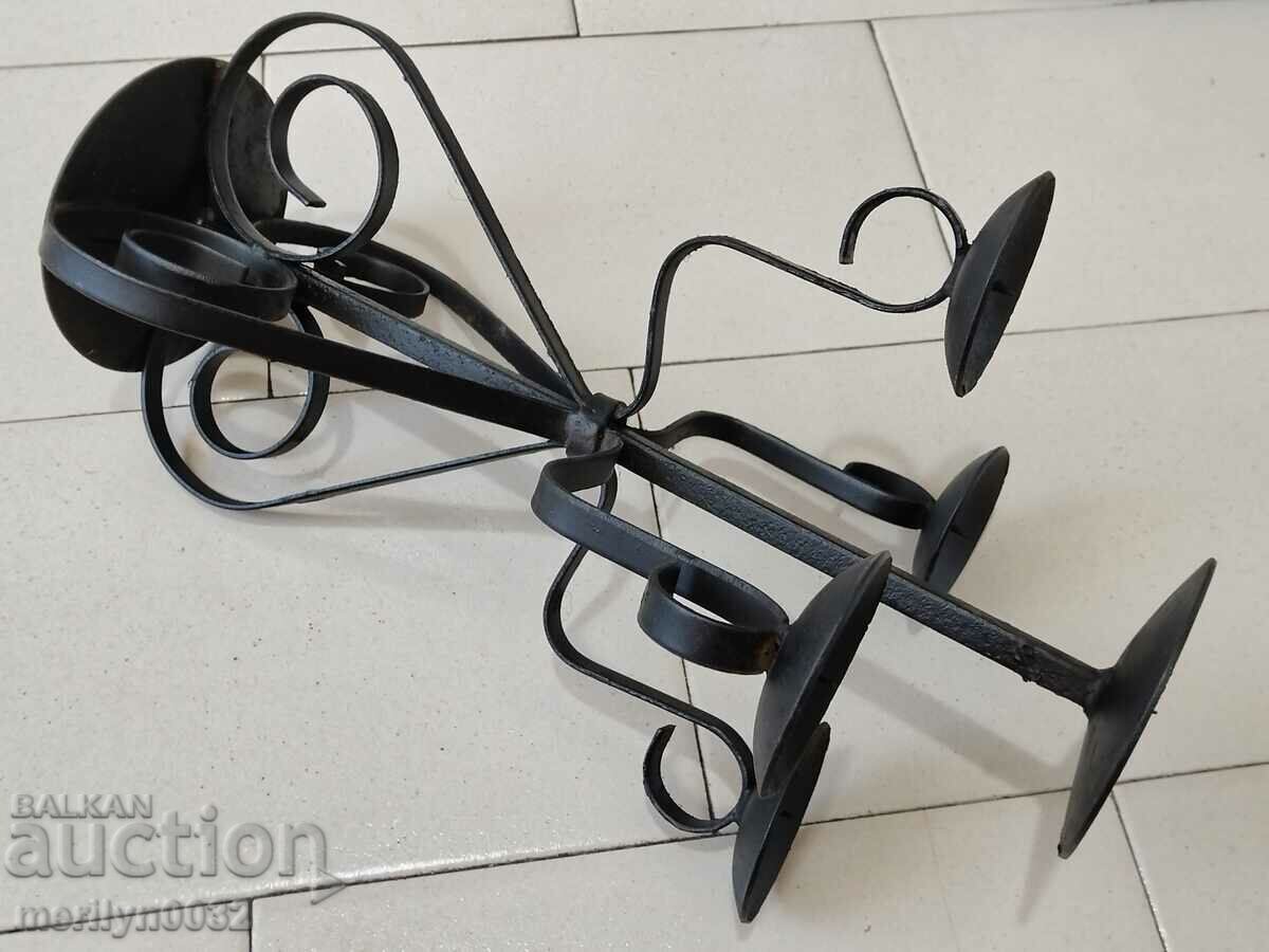 Lampă veche de sfeșnic din fier forjat cu preț 46.00 BGN | € 23.52 Lampă veche de sfeșnic din fier forjat cu preț 46.00 BGN | € 23.52