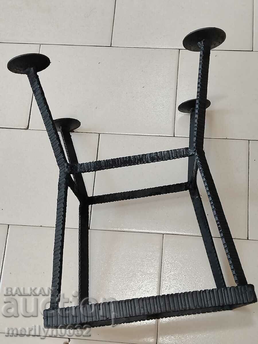 Δημοπρασία Μεταλλικό σκαμπό τραπεζάκι σαλονιού από σφυρήλατο σίδερο Δημοπρασία Μεταλλικό σκαμπό τραπεζάκι σαλονιού από σφυρήλατο σίδερο