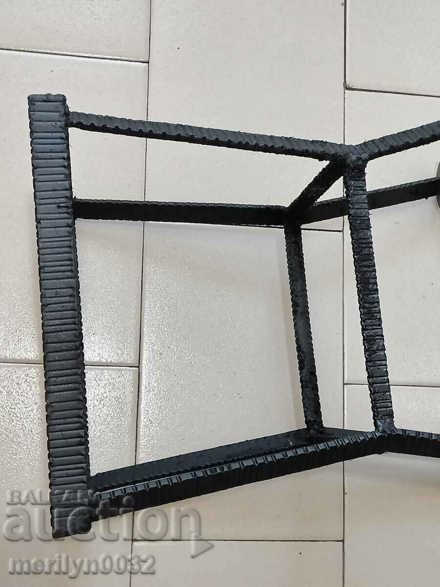 Παράδοση Μεταλλικό σκαμπό τραπεζάκι σαλονιού από σφυρήλατο σίδερο Παράδοση Μεταλλικό σκαμπό τραπεζάκι σαλονιού από σφυρήλατο σίδερο