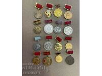16 броя комунистически медали знаци на носач