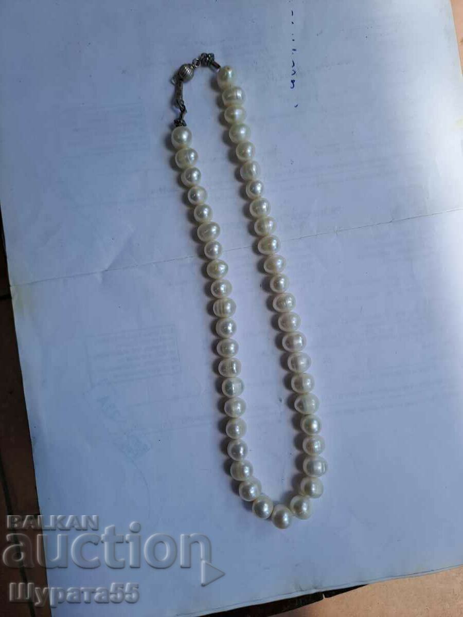 Auction Pearls and silver 44cm. Auction Pearls and silver 44cm.