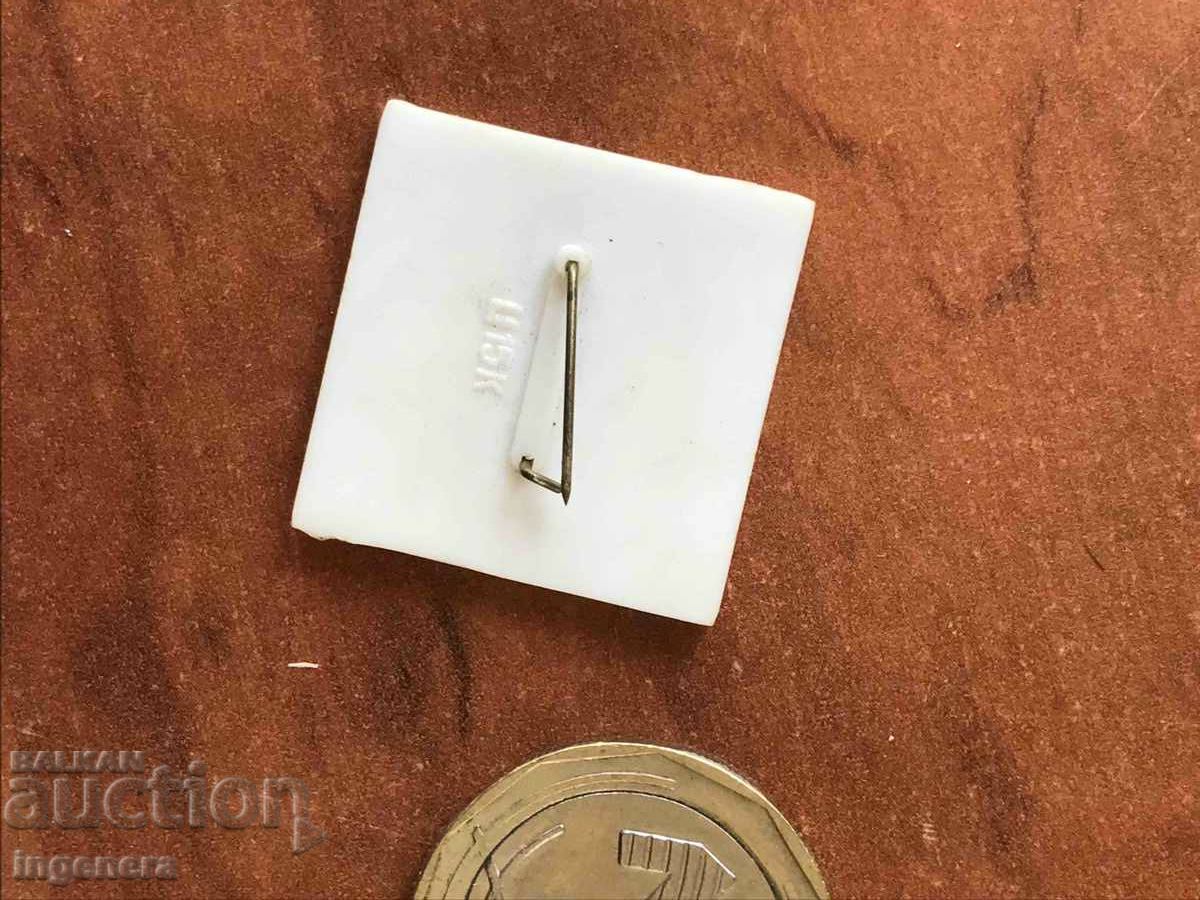 Auction BADGE-DOUBLE-RED RIDING RIDING HOOD AND THE WOLF Auction BADGE-DOUBLE-RED RIDING RIDING HOOD AND THE WOLF