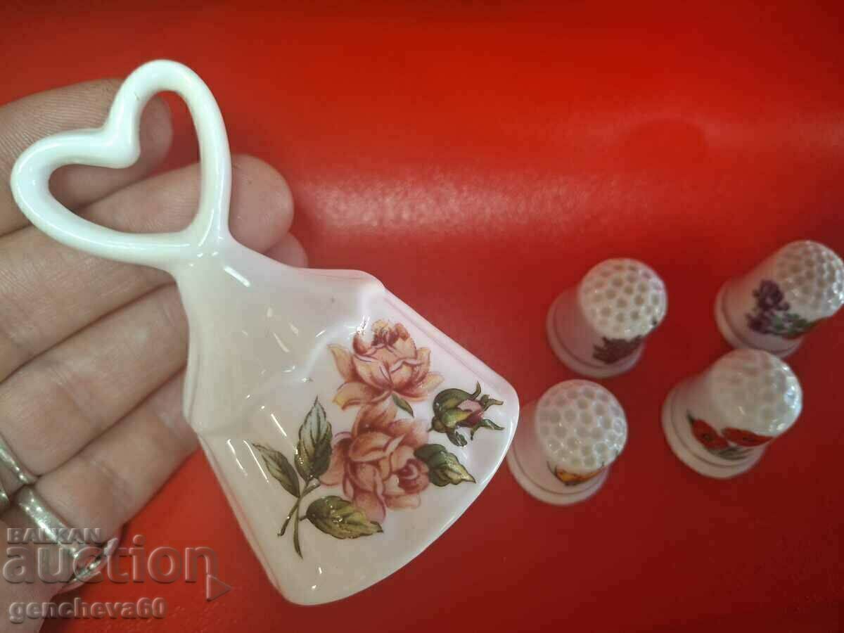Porcelain bell, "heart" and thimbles 4pcs - 7 Porcelain bell, "heart" and thimbles 4pcs - 7