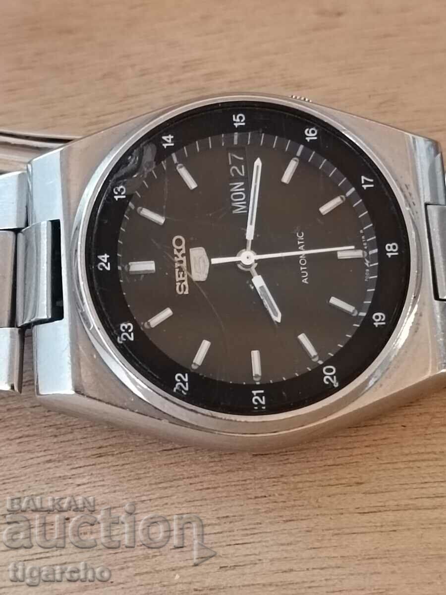 Ceas Seiko 5 cu preț 99.00 BGN | € 50.62 Ceas Seiko 5 cu preț 99.00 BGN | € 50.62