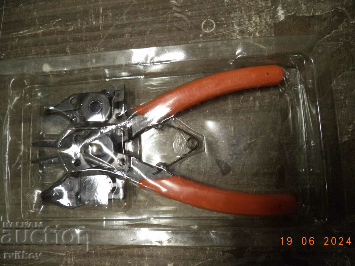 Pliers for removing studs