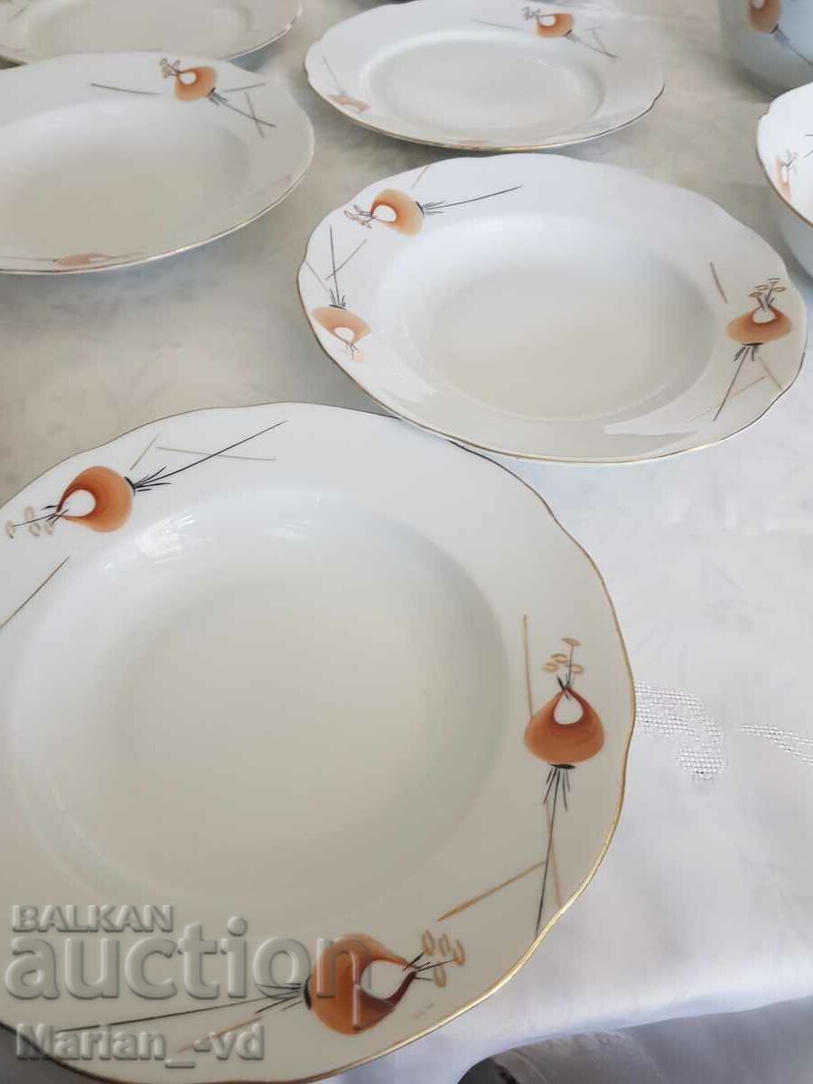 Auction  A complete set of "Isis" porcelain dining service -25 h