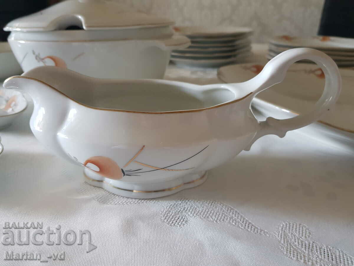 A complete set of "Isis" porcelain dining service -25 h - 7