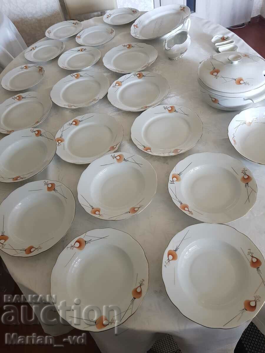 A complete set of "Isis" porcelain dining service -25 h