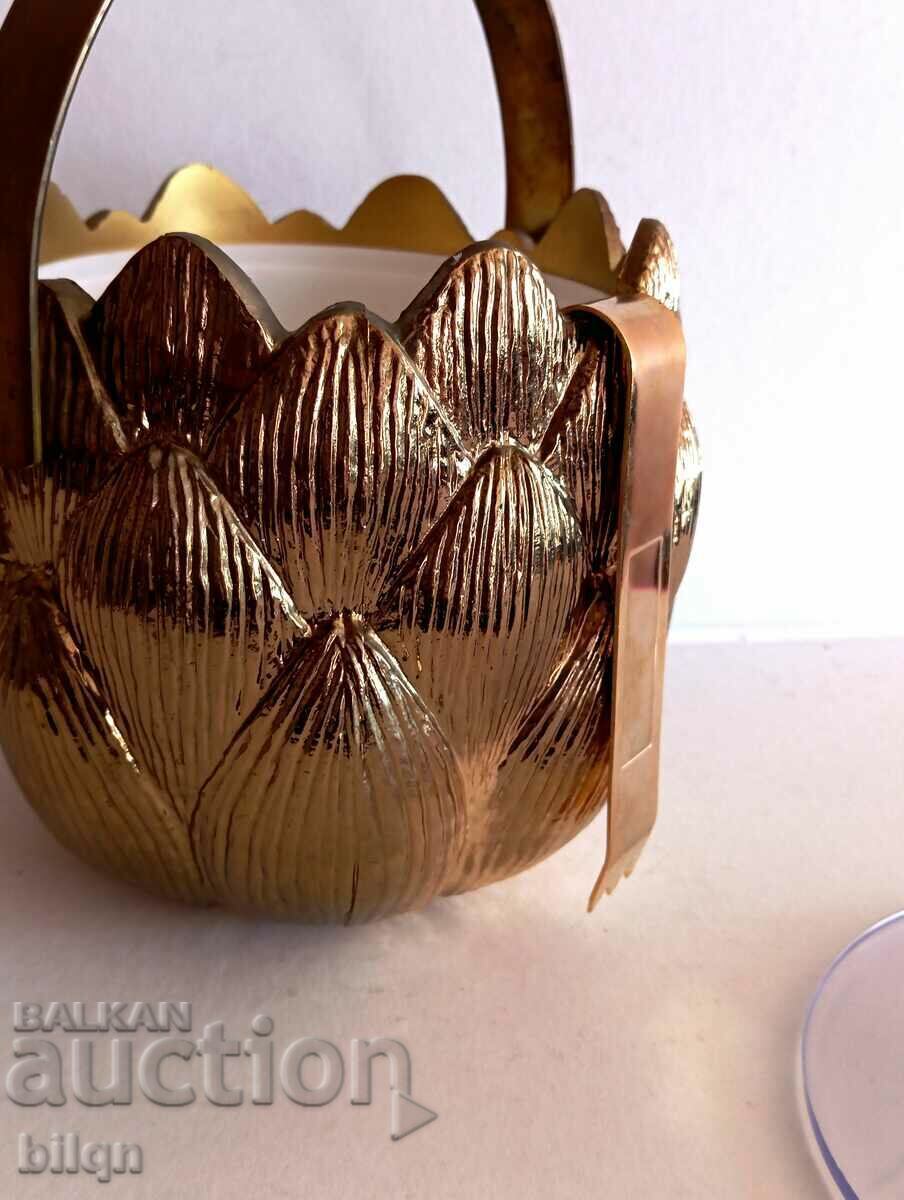 Licitație O cutie de gheață placată cu aur, deosebit de frumoasă, foarte rară Licitație O cutie de gheață placată cu aur, deosebit de frumoasă, foarte rară