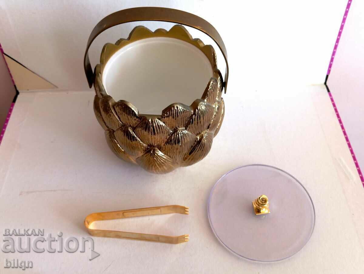 O cutie de gheață placată cu aur, deosebit de frumoasă, foarte rară - 5 O cutie de gheață placată cu aur, deosebit de frumoasă, foarte rară - 5