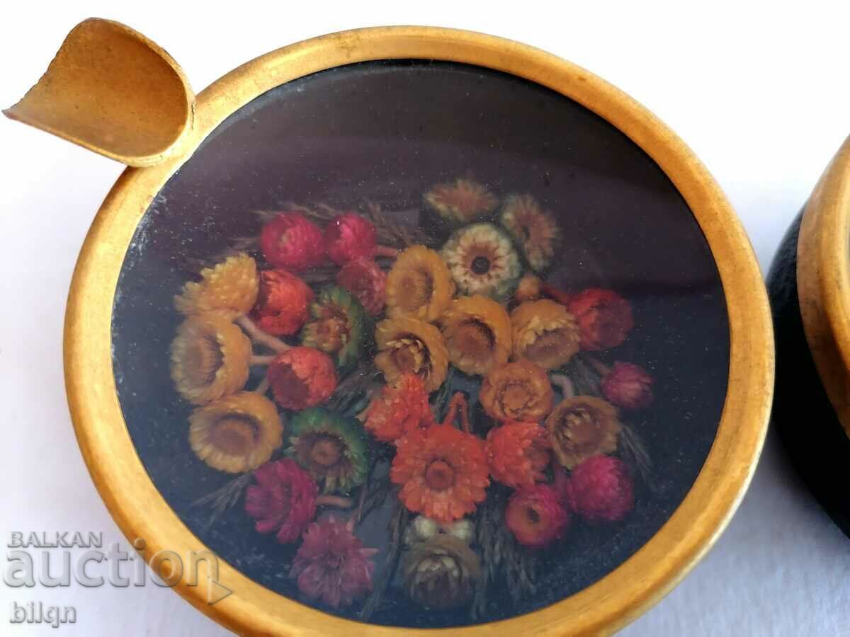 Auction  Great Ashtrays With Gilding