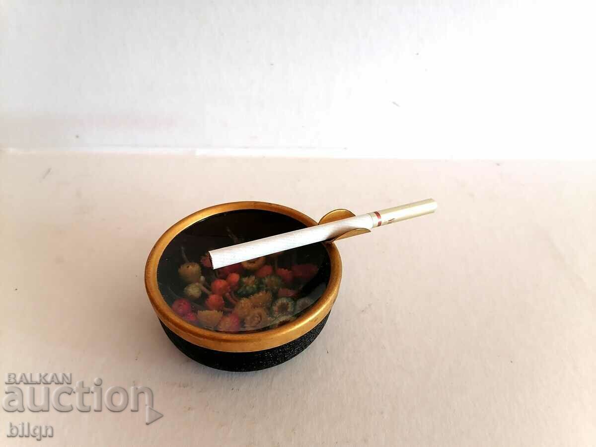 Great Ashtrays With Gilding - 5