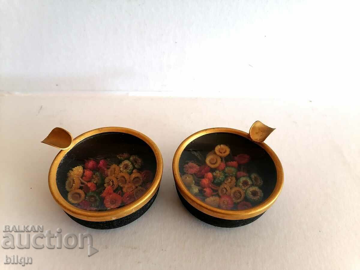 Great Ashtrays With Gilding