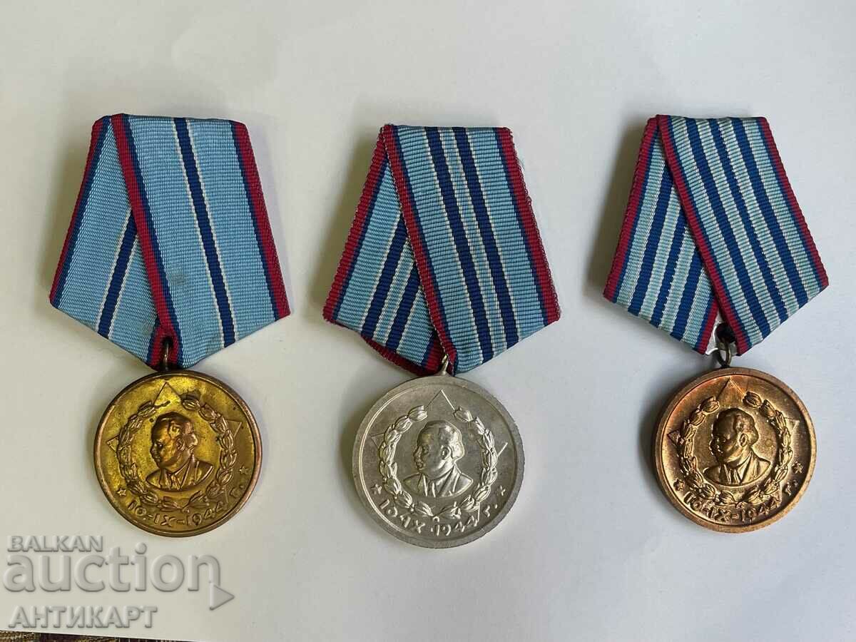 3 броя медали на МВР за 10,15 и 20 години служба