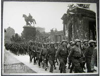 1945 journalistic photo parade of Soviet troops Berlin