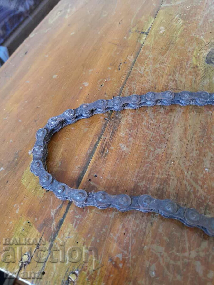 Lanț vechi de bicicletă, roată cu preț 26.00 BGN | € 13.29 Lanț vechi de bicicletă, roată cu preț 26.00 BGN | € 13.29