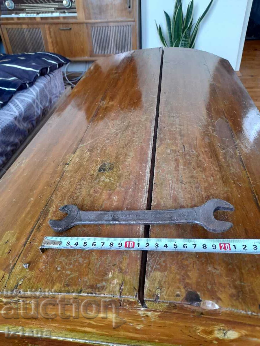 Стар гаечен ключ Derby 19/22 с цена 11.00 лв. | € 5.62