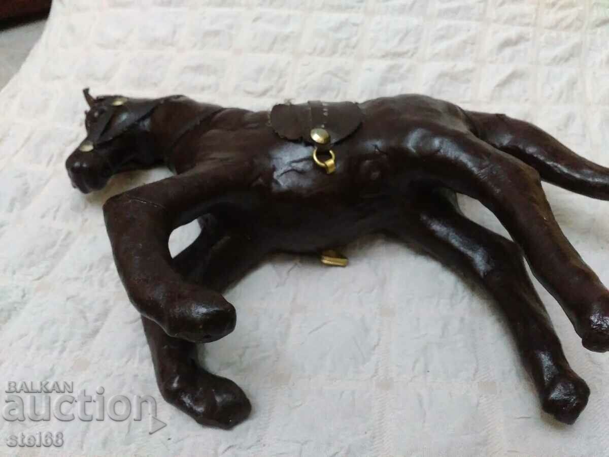 Livrarea CAL DE PIELE