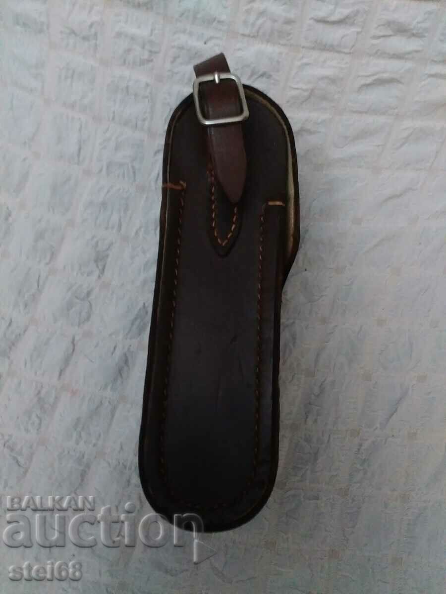 CAZ PIELE.- ZEISS IKON cu preț 30.00 BGN | € 15.34 CAZ PIELE.- ZEISS IKON cu preț 30.00 BGN | € 15.34