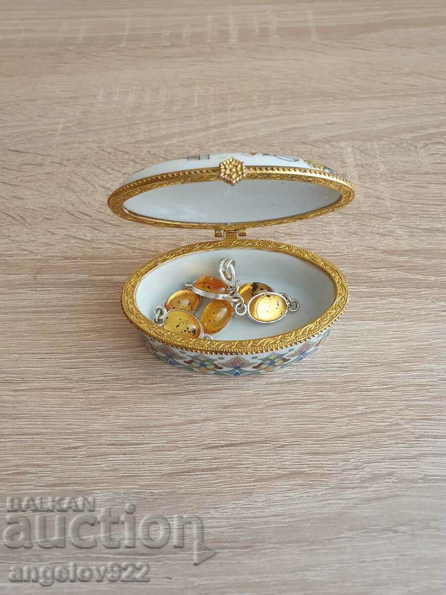 Chinese porcelain jewelry box with bracelet!