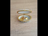 Chinese porcelain jewelry box with bracelet!