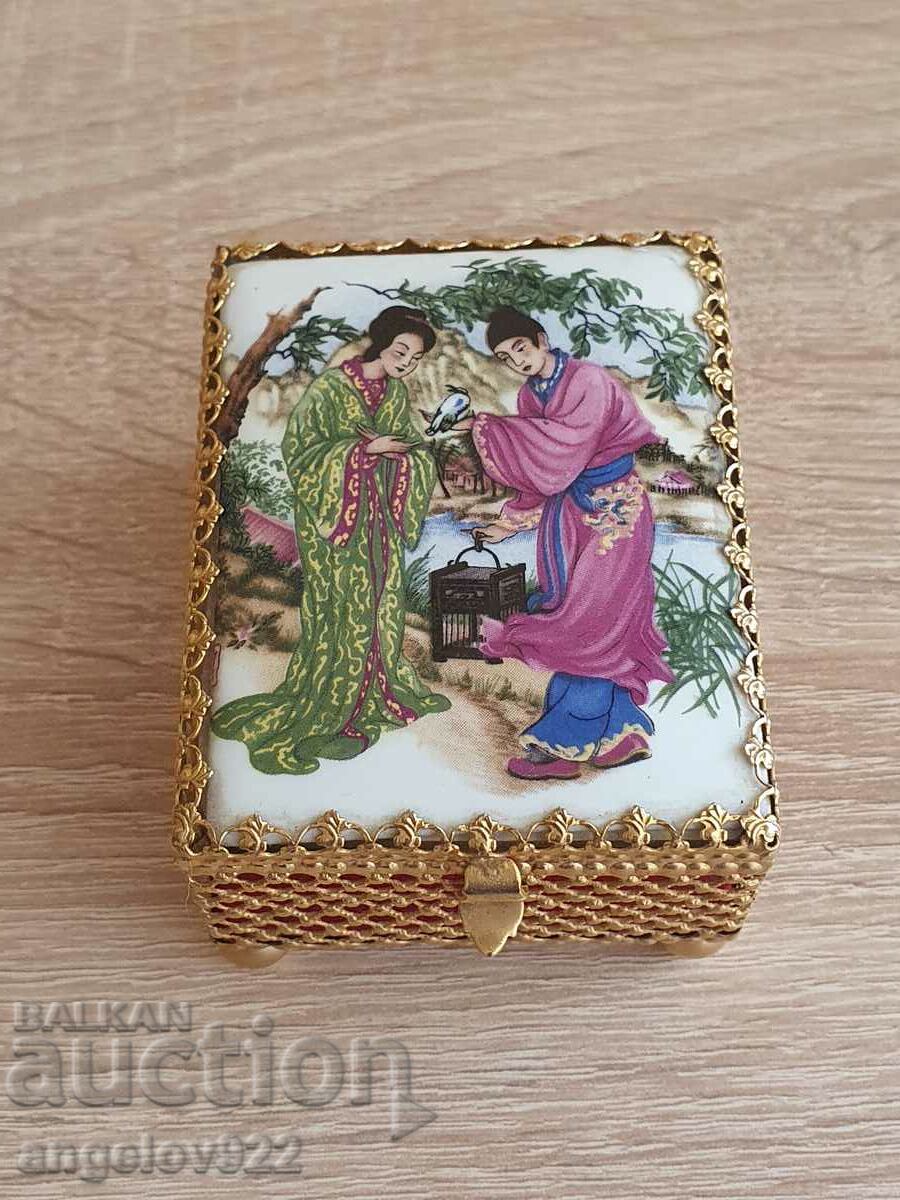 Jewelry box with metal and porcelain jewelry!