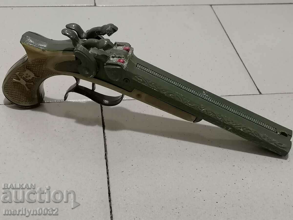 Delivery of Children's toy pistol with caps, the gun works