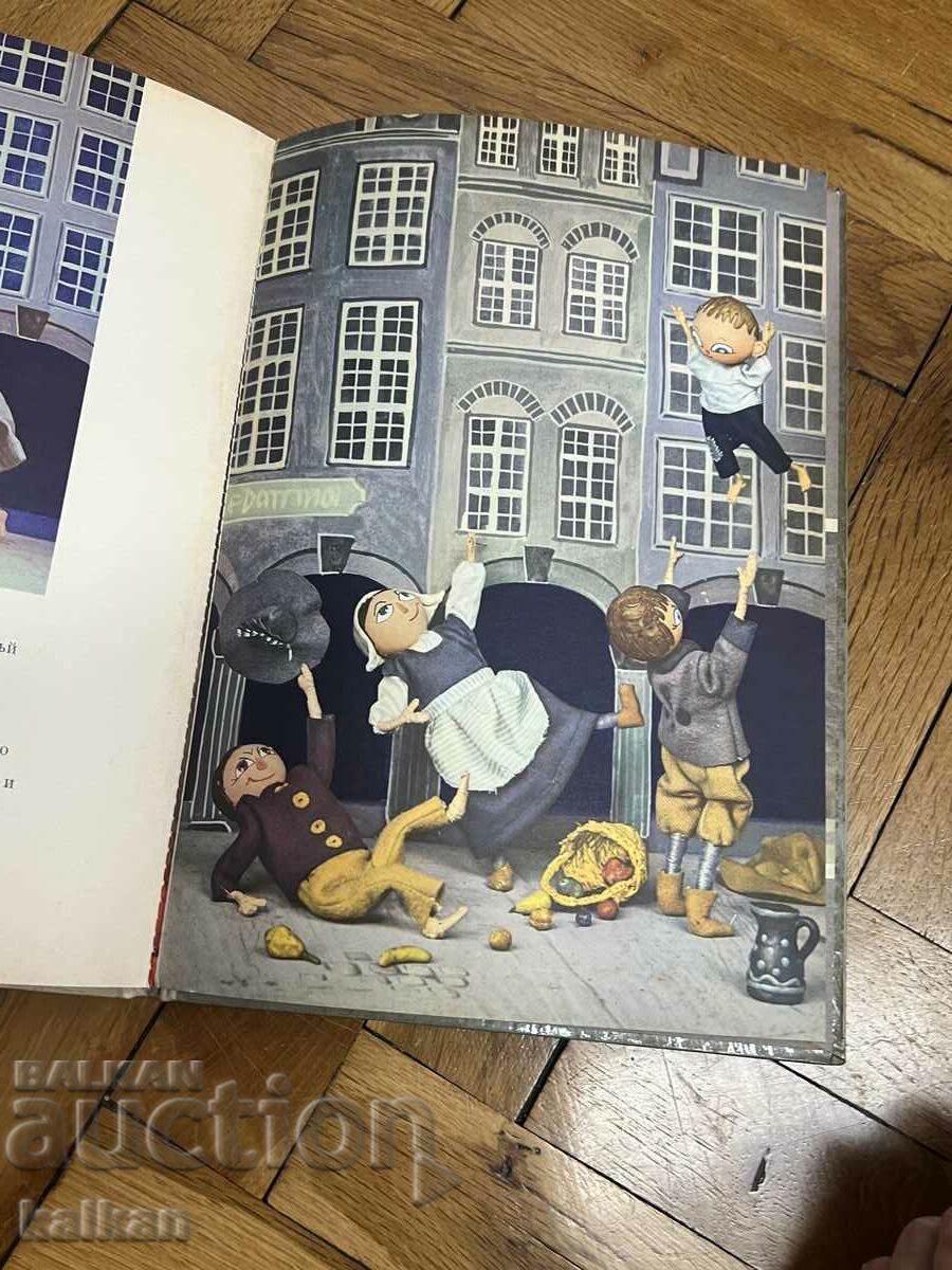 Children's book "The King's New Clothes" - 6