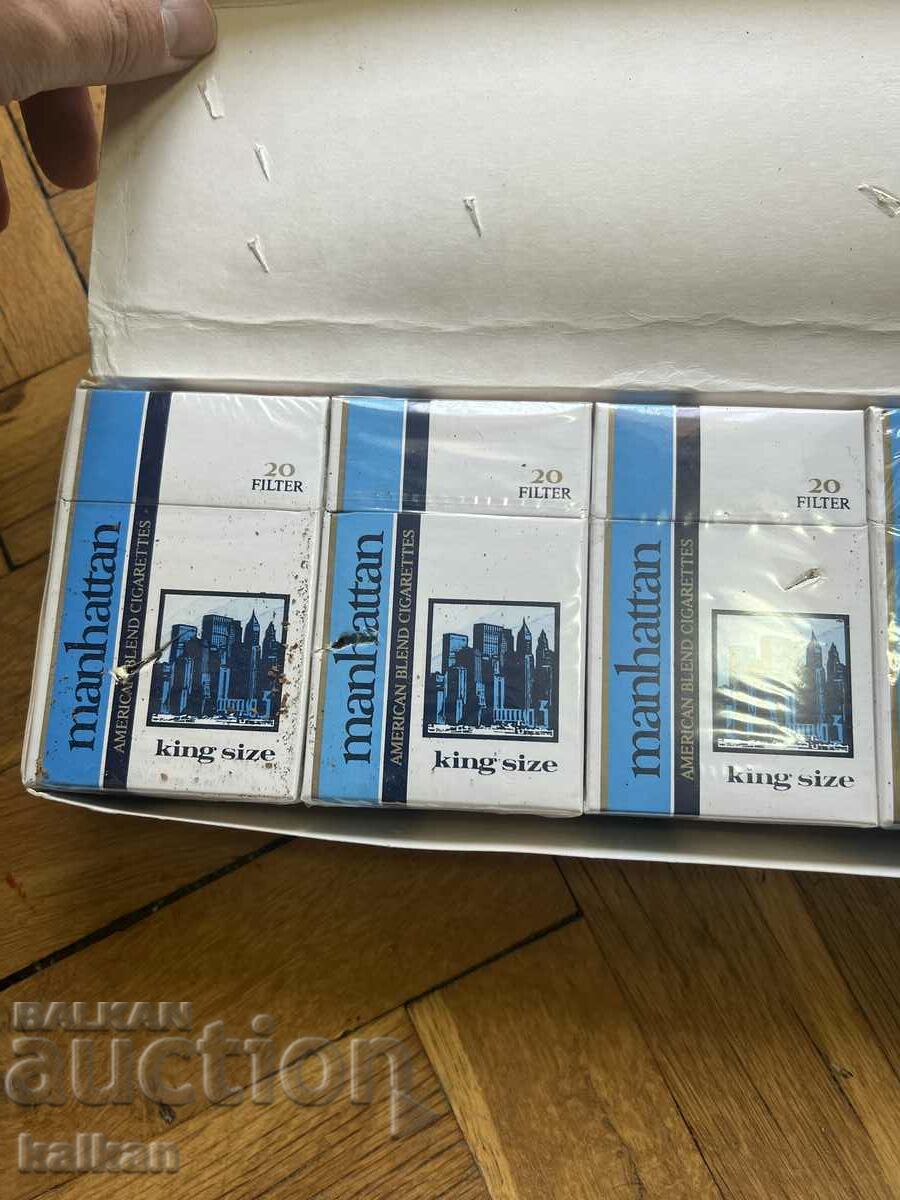 O cutie de țigări de contrabandă noi