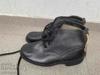 Στρατιωτικές μπότες με ζώνες πόρπης