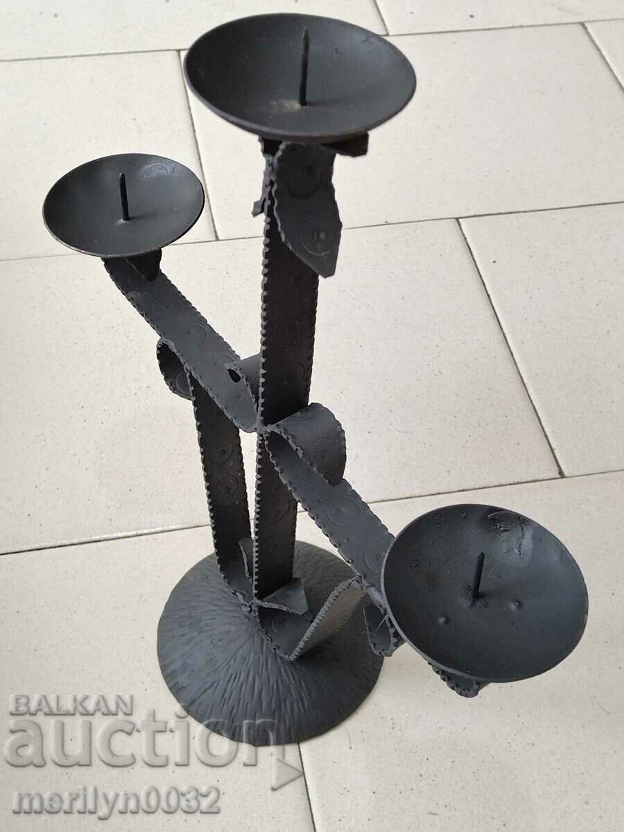 Lampă veche de sfeșnic din fier forjat cu preț 41.00 BGN | € 20.96 Lampă veche de sfeșnic din fier forjat cu preț 41.00 BGN | € 20.96