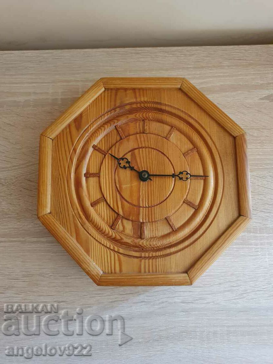 Ceas de perete frumos din lemn elvețian, FUNcționează!