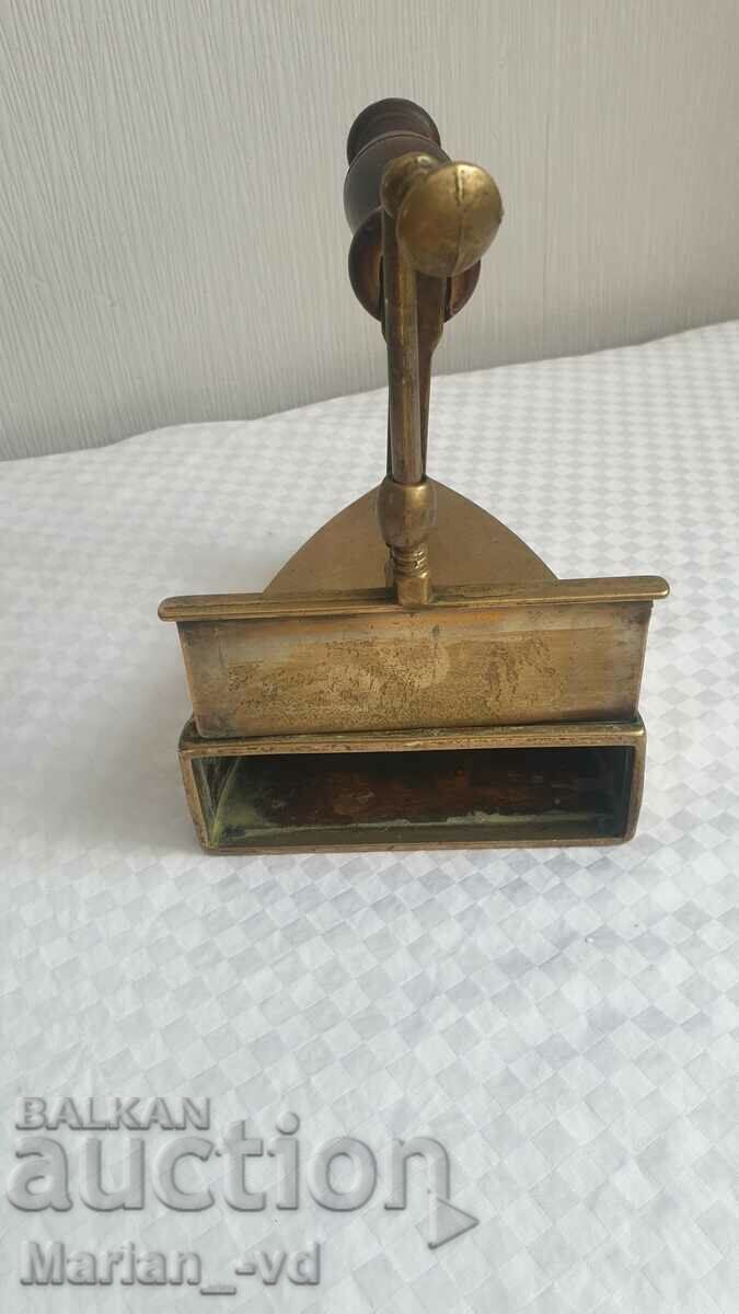 Auction  BRONZE IRON