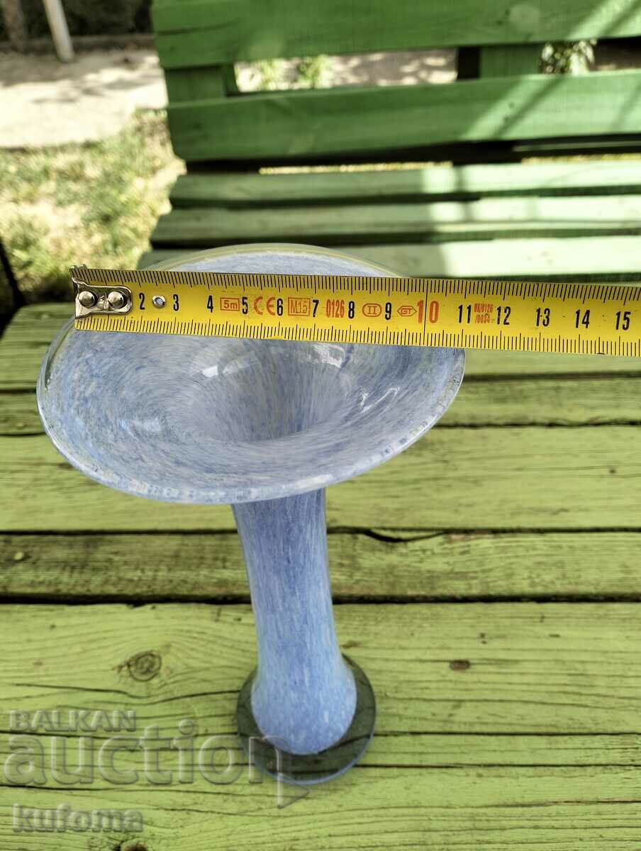 Auction  Crystal vase