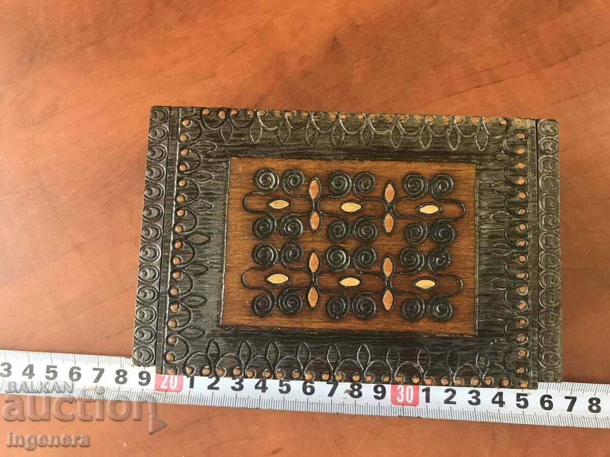 CUTIE LEMN PIROGRAF DESEN ANTICHI DIN SOCA MOSTRA cu preț 36.00 BGN | € 18.41