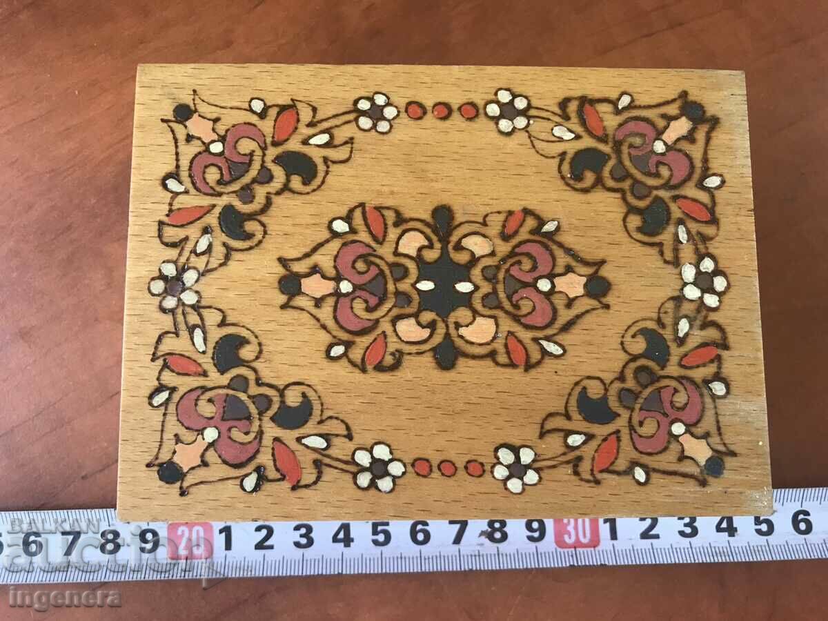 CUTIE LEMN PIROGRAF DESEN ANTICHI DIN SOCA MOSTRA cu preț 33.00 BGN | € 16.87 CUTIE LEMN PIROGRAF DESEN ANTICHI DIN SOCA MOSTRA cu preț 33.00 BGN | € 16.87