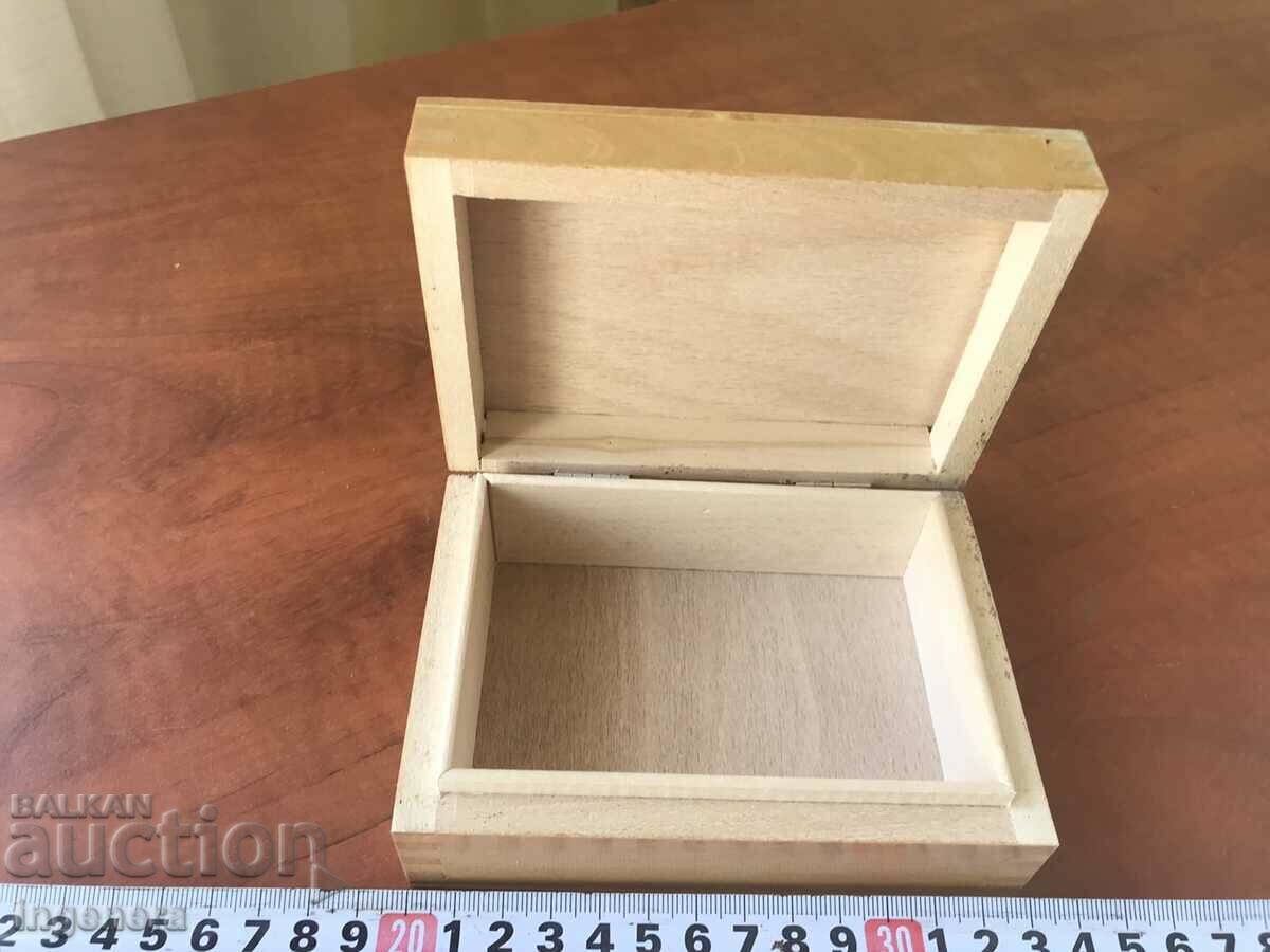 Licitație CUTIE LEMN PIROGRAF DESEN ANTICHI DIN SOCA MOSTRA Licitație CUTIE LEMN PIROGRAF DESEN ANTICHI DIN SOCA MOSTRA