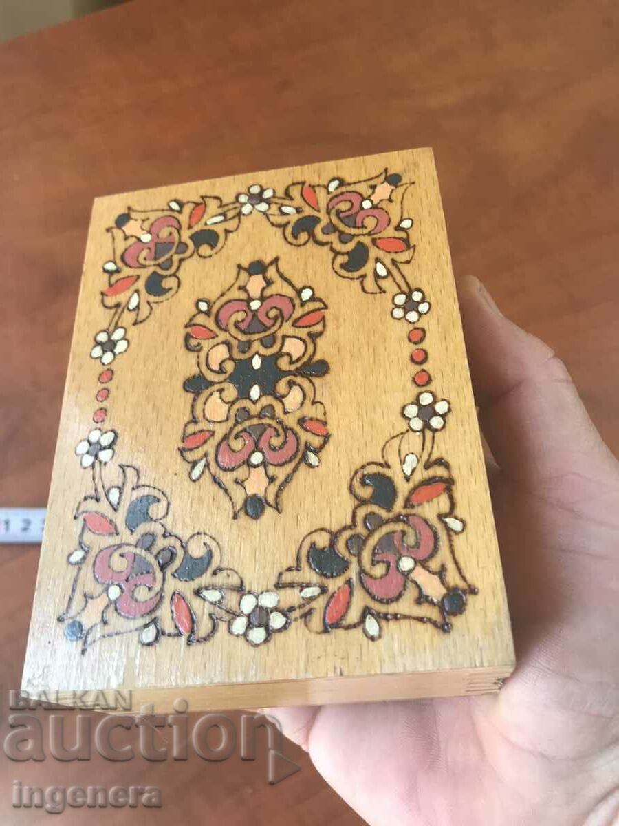 Livrarea CUTIE LEMN PIROGRAF DESEN ANTICHI DIN SOCA MOSTRA Livrarea CUTIE LEMN PIROGRAF DESEN ANTICHI DIN SOCA MOSTRA