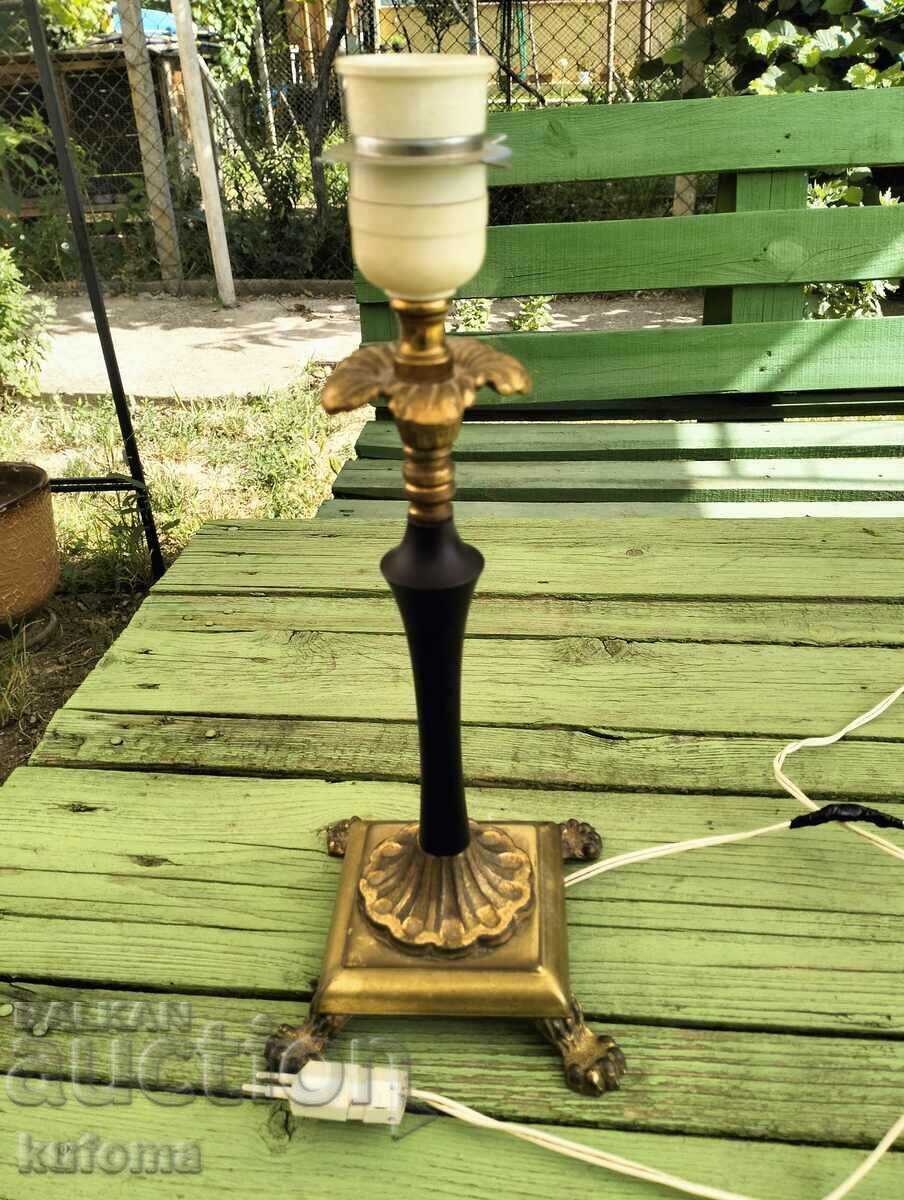 Μπρούτζινο φωτιστικό