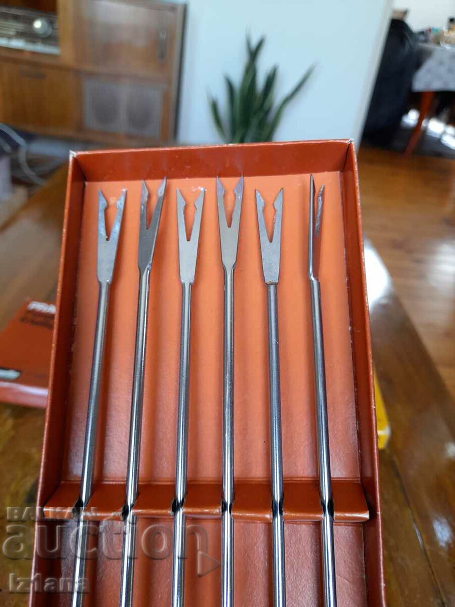 Delivery of Old Practica fondue forks Delivery of Old Practica fondue forks