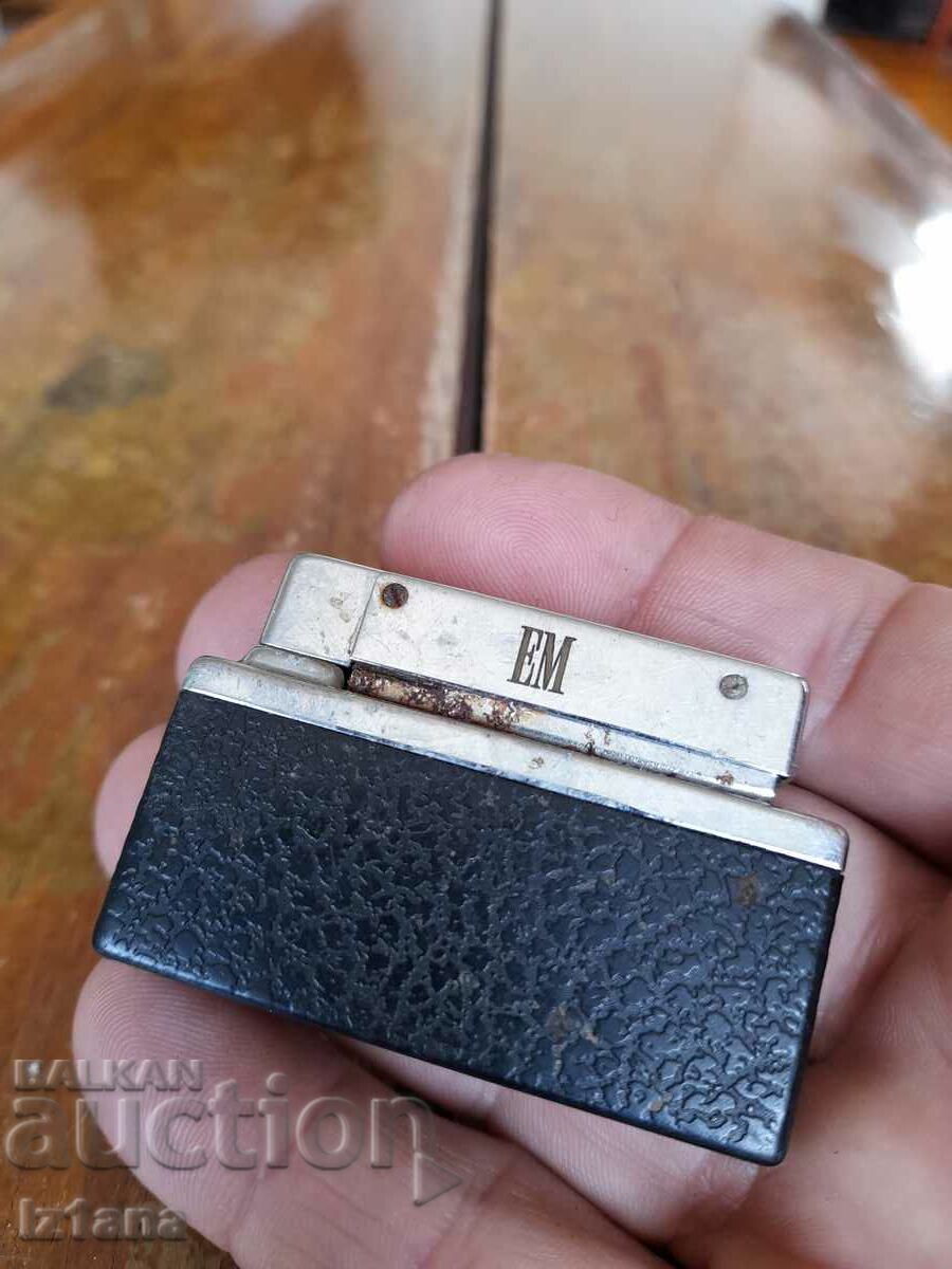 Old Consul lighter with price 17.00 BGN | € 8.69 Old Consul lighter with price 17.00 BGN | € 8.69