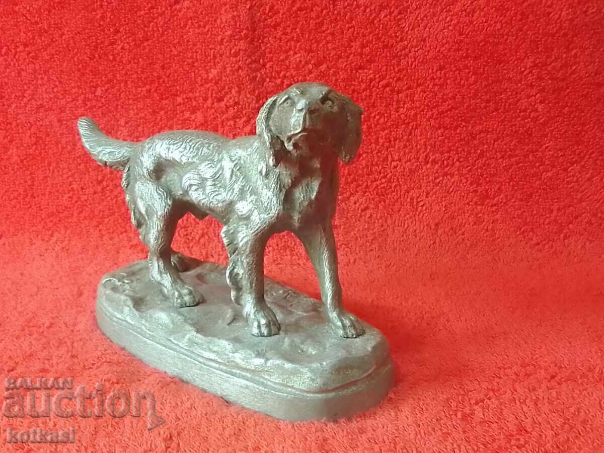 Veche figură din aluminiu din metal a unui marcaj de piedestal de câine cu preț € 65.50 | 128.11 BGN