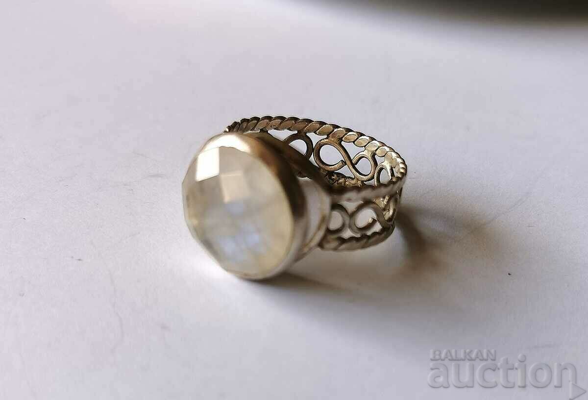 Ασημένιο δαχτυλίδι με φεγγαρόπετρα - 4,3 g.