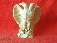 Figura sculptură din plastic a unui vultur cu două capete