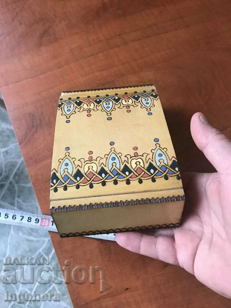 Livrarea CUTIE LEMN PIROGRAF DESEN ANTICHI DIN SOCA MOSTRA