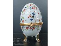 Porcelain jeweler's egg