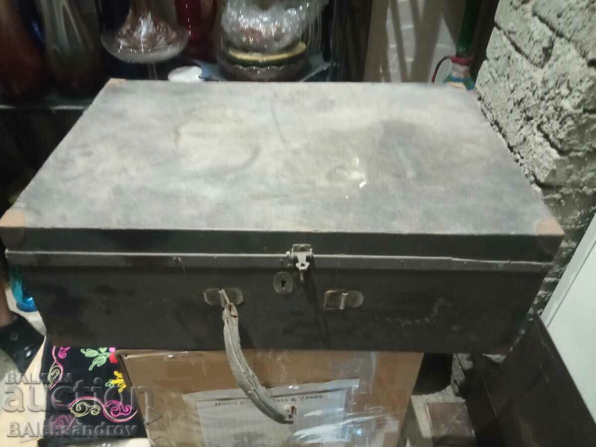 Old wooden suitcase - 5 Old wooden suitcase - 5